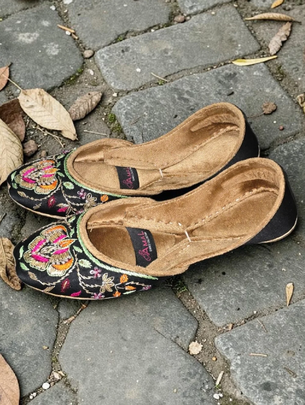 Amal Collection Floral Embroidered Black Khussa Flats - Picture 4 of 10